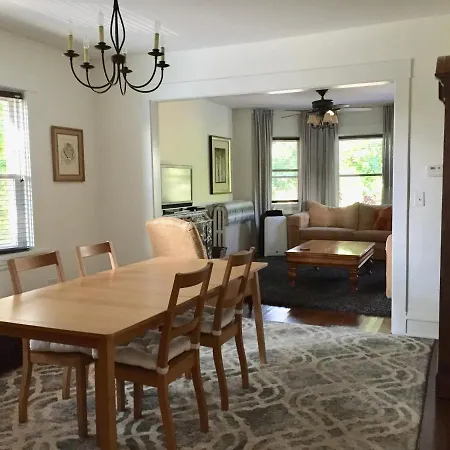 Oak Park Beauties - Tree Lined Streets - Walkable Apartment