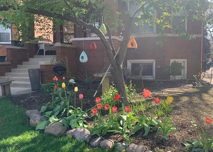 Beauties - Tree Lined Streets - Walkable *