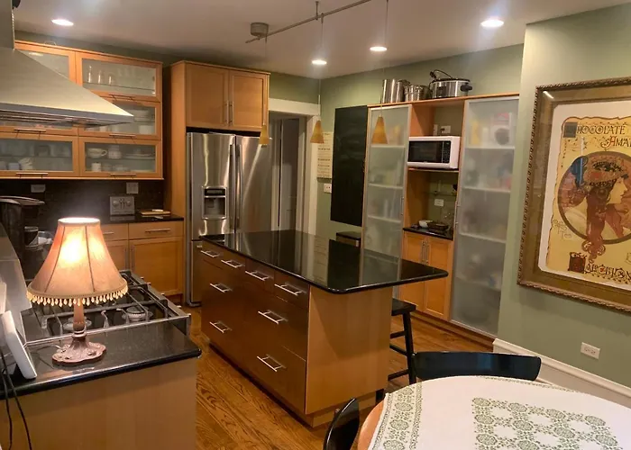 Beauties - Tree Lined Streets - Walkable Apartment