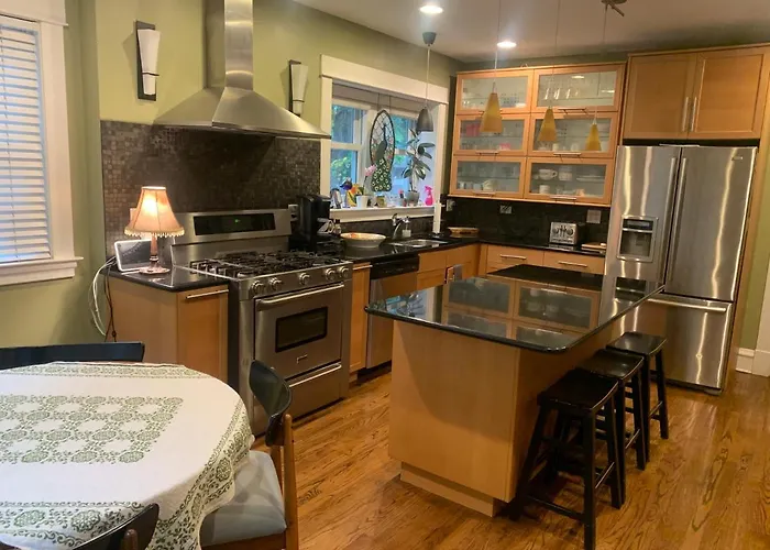 Beauties - Tree Lined Streets - Walkable *