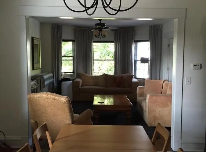 Apartment Beauties - Tree Lined Streets - Walkable *