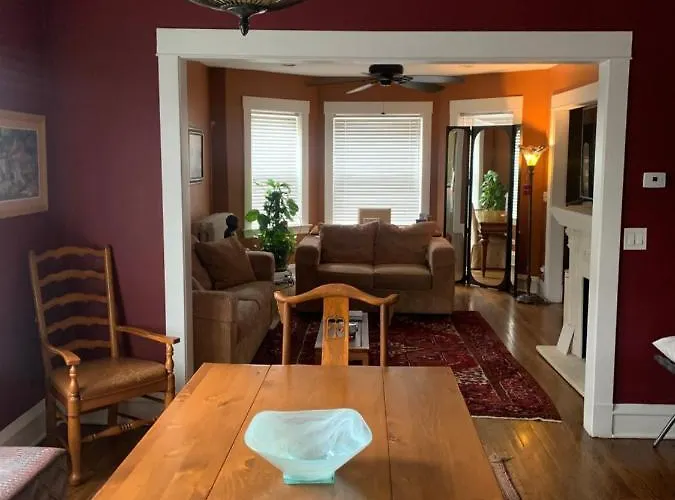 Apartment Beauties - Tree Lined Streets - Walkable