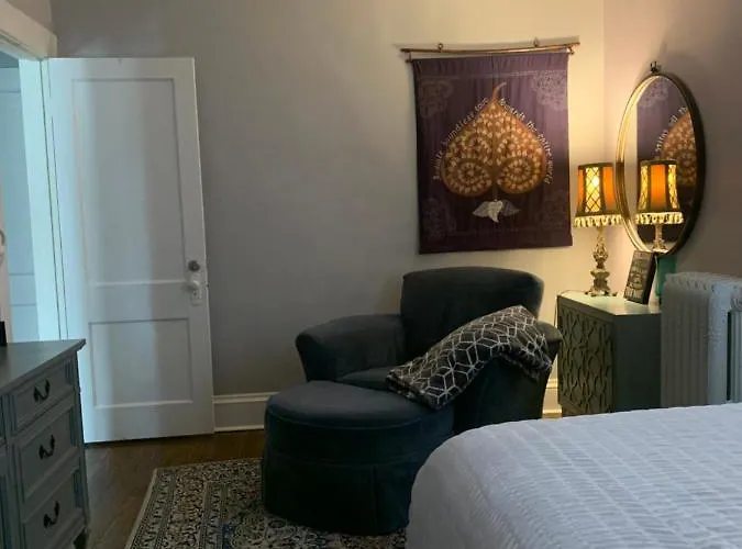 Apartment Beauties - Tree Lined Streets - Walkable *