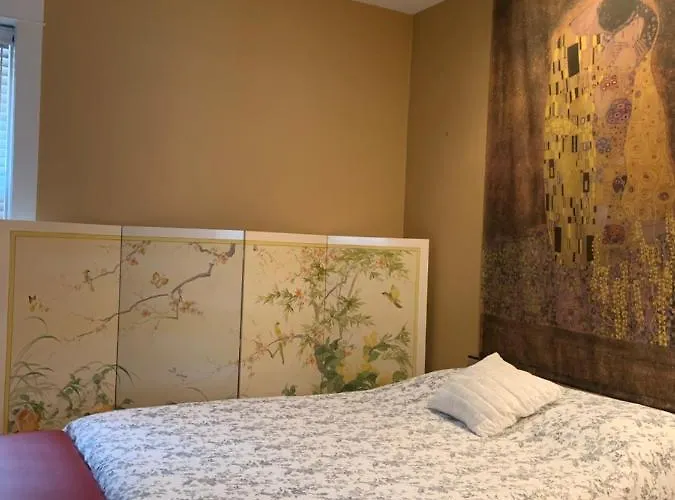 Beauties - Tree Lined Streets - Walkable Apartment *