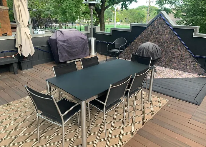 Beauties - Tree Lined Streets - Walkable Apartment