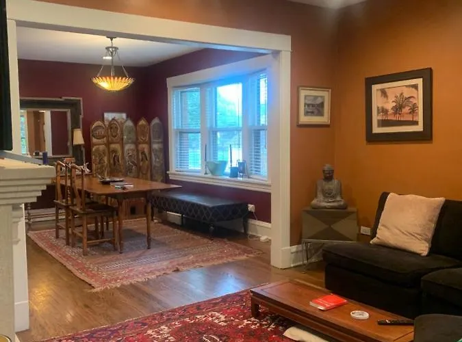 Beauties - Tree Lined Streets - Walkable Apartment Oak Park