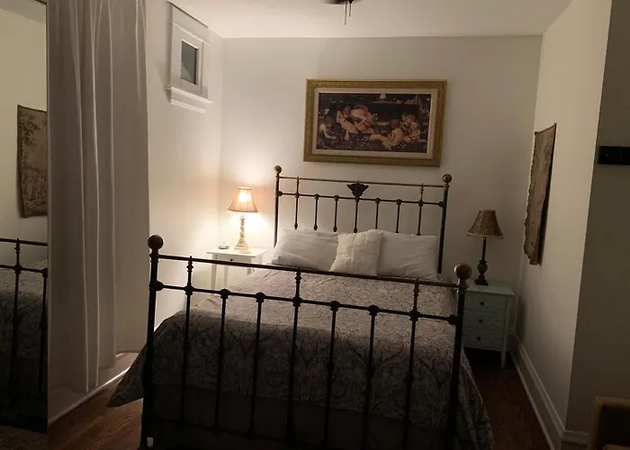 Beauties - Tree Lined Streets - Walkable *